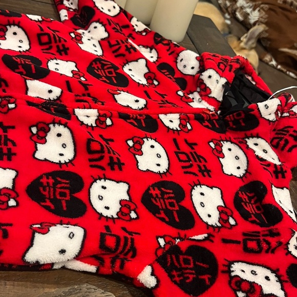 Hello Kitty Sanrio 2014 Tokyo Onesie - Picture 14 of 16